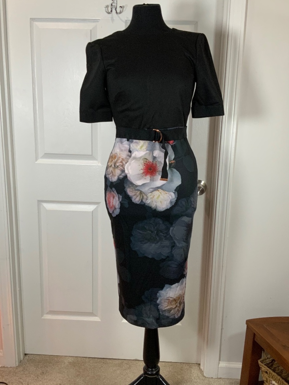 Ted Baker Masason Chelsea Floral Black Bodycon Belted Sheath Midi Dress Size 1 - Picture 2 of 10